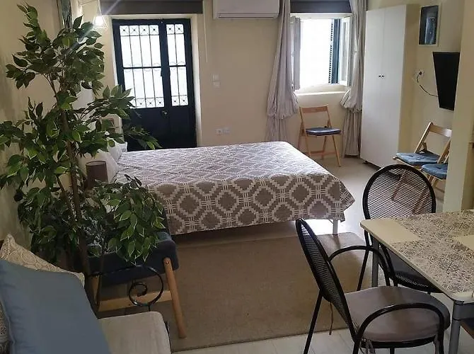 Gerry's Place Apartment